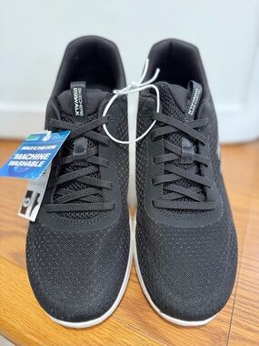 Skechers GOGA Max Washable Sneakers Tennis Athletic Shoes. Black w white soles.